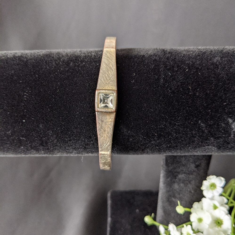 SILVER CLASP BRACELET WITH GEM